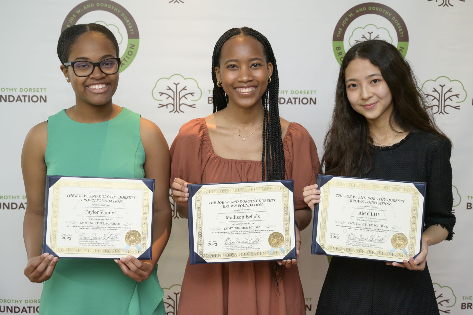 2023 Emmy Noether Awards Medalists:  Taylor Vander (Silver), Madison Echols (Gold), Amy Liu (Silver)